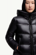 MONCLER SERITTE SHORT DOWN JACKET BLACK