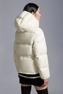 MONCLER ABBAYE SHORT DOWN JACKET IVORY